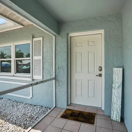 Salt Water Heated Pool Home With A Tiki Bar, A Garage Game Room And 4 Bikes Naples Exterior photo