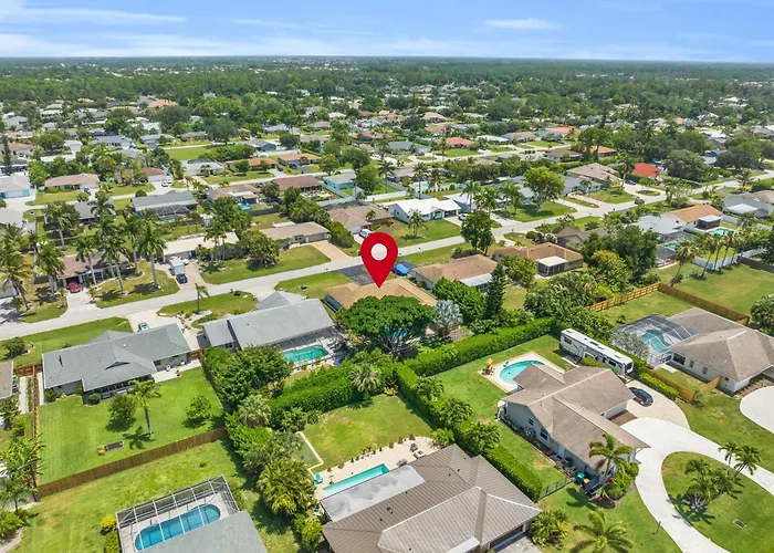 Salt Water Heated Pool Home With A Tiki Bar, A Garage Game Room And 4 Bikes